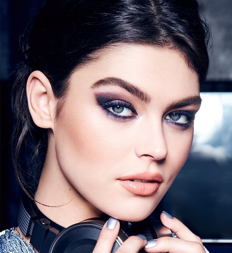 Subtle smokey eyes
